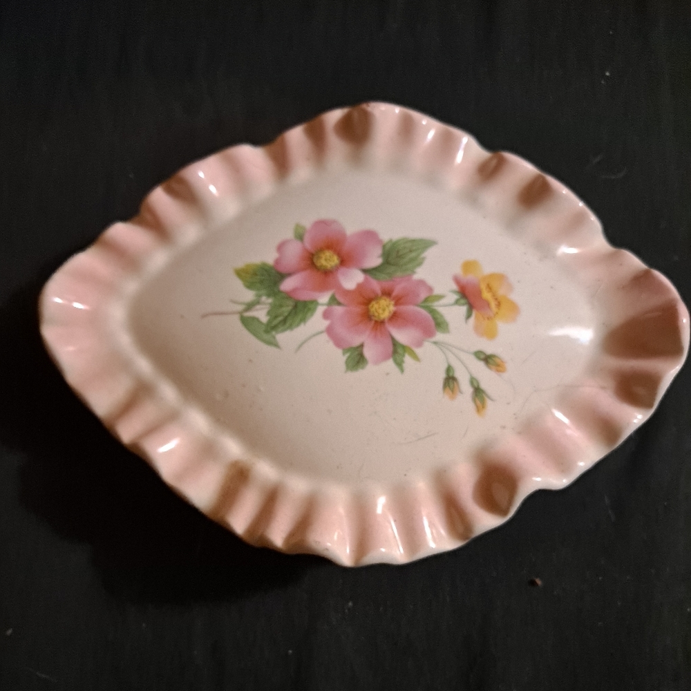 Ceramic trinket box